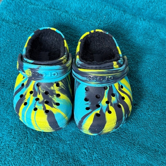 Crocs "Fuzz Lined" Classic Clogs Child's Sz 6 VGUC Marble Tie Dye - Picture 1 of 7